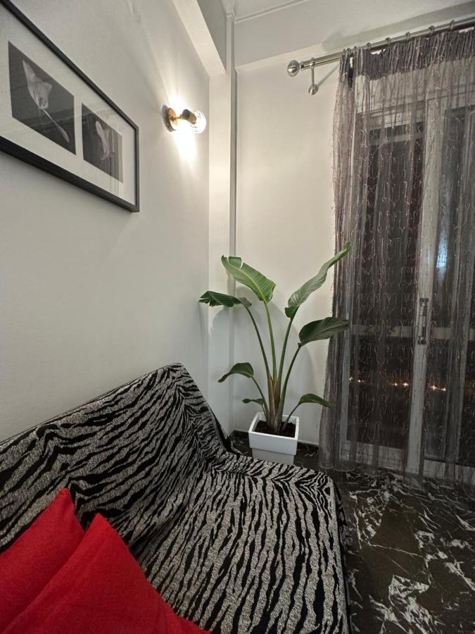 Modern & Minimal Athens Apartment ภายนอก รูปภาพ