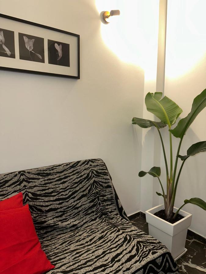 Modern & Minimal Athens Apartment ภายนอก รูปภาพ